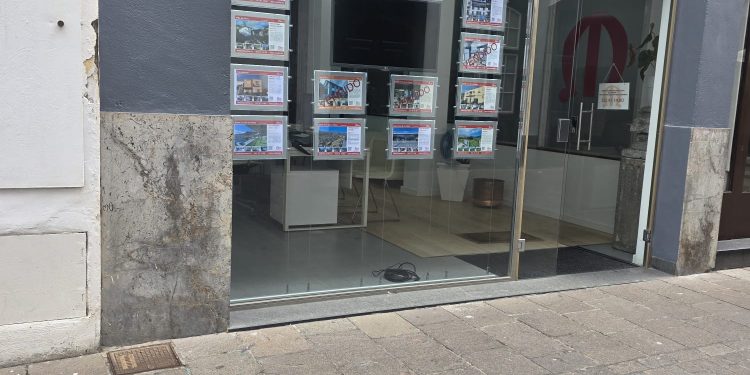 Vivienda en La Palma: radiografía de un colapso anunciado entre la lentitud burocrática y la burbuja vacacional.