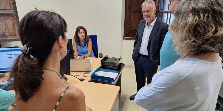 El Gobierno concede 240.000 nacionalidades a descendientes de exiliados en virtud de la Ley de Memoria Democrática
