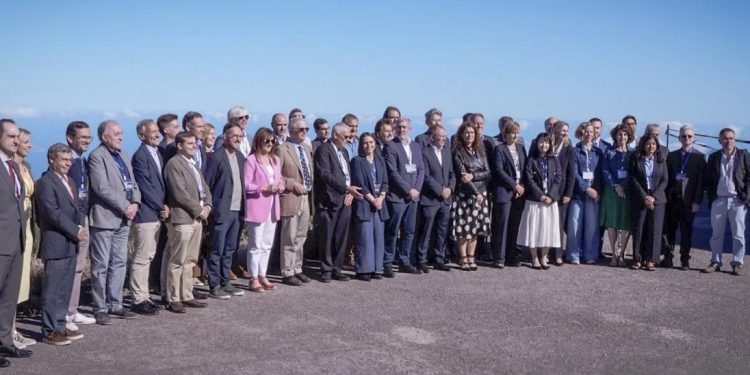 Clavijo y el director del IAC posicionan a La Palma como sede del Telescopio de Treinta Metros en la jornada ‘DiploInnova’