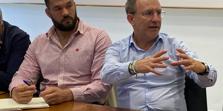 El Cabildo abona las ayudas a la movilidad a 976 estudiantes de La Palma