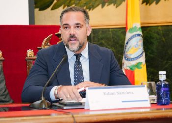 El senador palmero Kilian Sánchez, premiado como la personalidad política más relevante en oncología a nivel nacional