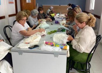 Breña Baja acoge talleres de bordado y macramé para la temporada de otoño
