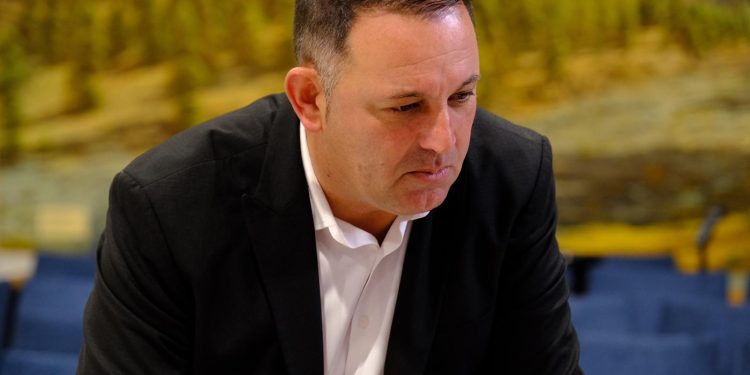 El PSOE pide explicaciones del contrato con Emiratos Árabes y exige desechar la idea