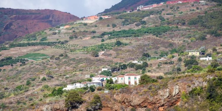 Tres generaciones, una isla: El alma de La Palma a través de sus fotógrafos