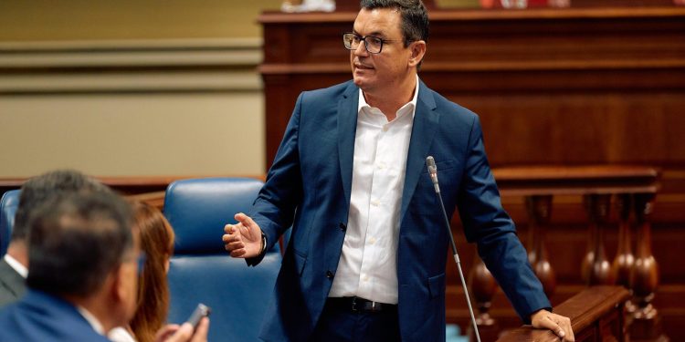 El Gobierno de Canarias desbloquea la reconstrucción de la carretera LP-2 afectada por el volcán