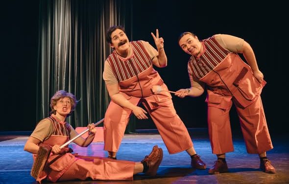 La premiada compañía A Panadaría trae su sátira social ‘Las que limpian’ al Teatro Circo de Marte
