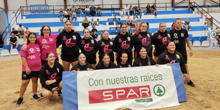 El Tenercina se lleva el derbi palmero (9-12) ante el Candelaria en el arranque de la Liga Interinsular Femenina