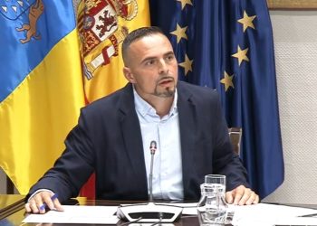 El director del SCS defiende la gestión y destaca una reducción de 48 días en la espera quirúrgica en dos años
