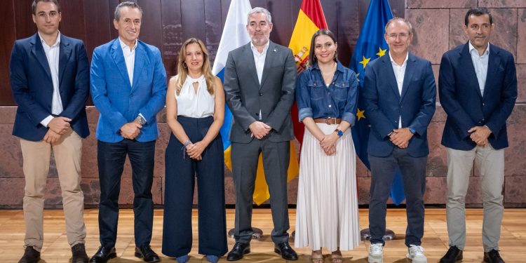 Canarias oficializa su candidatura para acoger el Centro Nacional de Vulcanología con una sede principal en La Palma