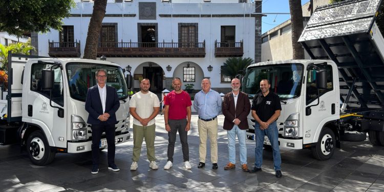 Los Llanos de Aridane refuerza su parque móvil con dos nuevos camiones para el área de Obras