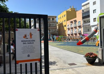 Los Llanos de Aridane cierra temporalmente el parque infantil inclusivo para reparar un defecto en el pavimento