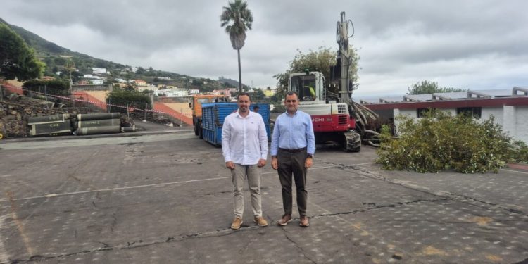 Villa de Mazo inicia las obras para techar la cancha de fútbol 7 del CEIP Princesa Arecida