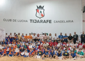 Más de 130 jóvenes luchadores brillan en Tijarafe en el VI Torneo del Fajín de la Fundación CajaCanarias