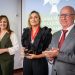 Nieves Lady Barreto entrega la Medalla de Oro al Mérito de la Justicia a Sofía Puente por su labor tras el volcán de La Palma