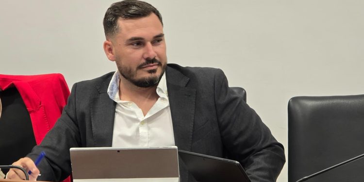 El Cabildo destaca sus políticas de empleo y emprendimiento juvenil como respuesta a las demandas de la isla