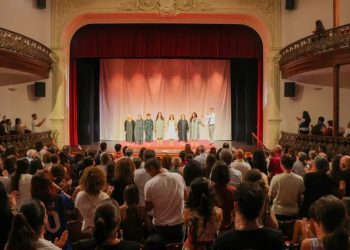 Gran acogida para el estreno de «La Casa de Bernarda Alba» en el Teatro Circo de Marte