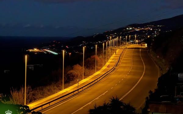 Puntallana mejora la seguridad del paseo de Mazapé con la instalación de 22 nuevas luminarias
