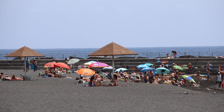 La Realidad de las Islas Verdes: La Gomera triplica la presión turística sobre la vivienda que sufre La Palma
