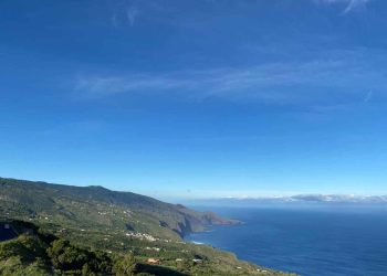 Seis personas afectadas por inhalación de humo tras un incendio en un solar con residuos en Barlovento