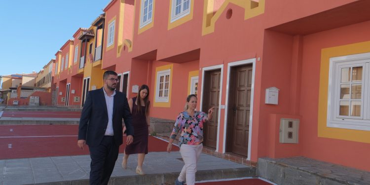 Borja Perdomo (PSOE): «La política de vivienda del Cabildo y el Gobierno es papel mojado: no han entregado una sola casa»