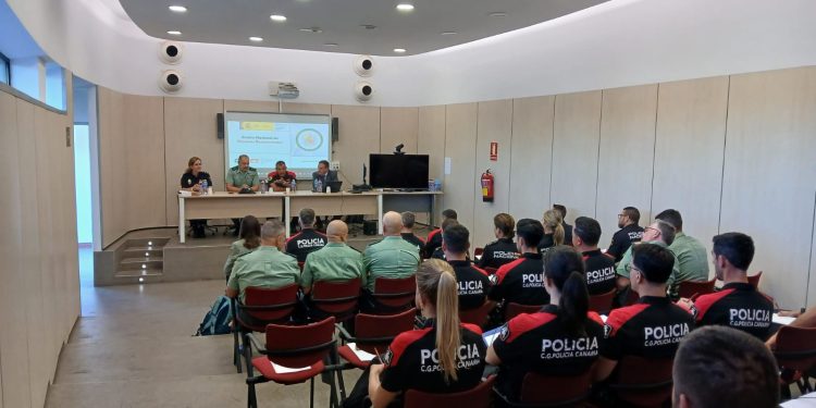 La Policía Canaria se refuerza para la búsqueda de desaparecidos: 50 agentes reciben formación clave del CNDES