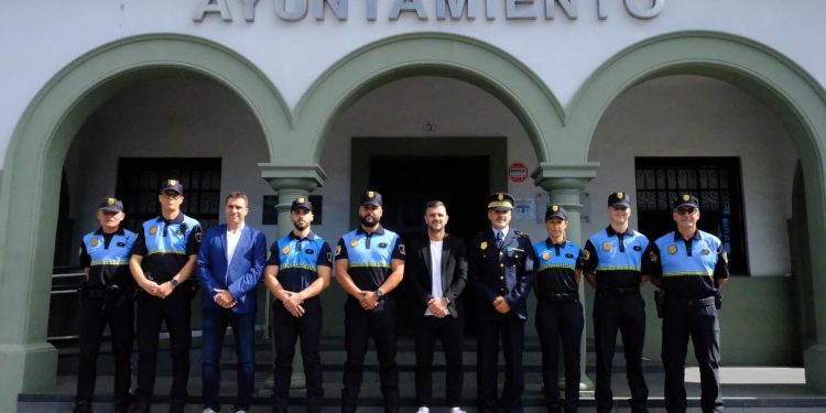 El Paso refuerza su seguridad: cuatro nuevos agentes de la Policía Local toman posesión de su cargo