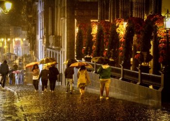 La lluvia deja casi 90 litros en El Paso y el aviso amarillo se mantiene activo este sábado en el Este