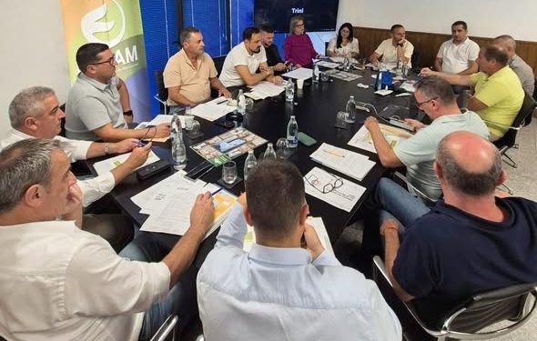 Los alcaldes de La Palma analizan la «ineficiencia» en la recogida de basuras y la situación de los bomberos
