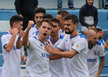 «Vívelo para que no te lo cuenten»: El derbi Mensajero-Tenisca se carga de emoción con la despedida de Jorge Gómez