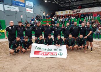 Elieser Gutiérrez se hace gigante en el derbi capitalino: El Tedote vence al Candelaria (12-11) tras una exhibición de su Puntal A