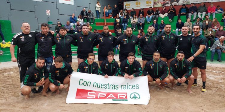 Elieser Gutiérrez se hace gigante en el derbi capitalino: El Tedote vence al Candelaria (12-11) tras una exhibición de su Puntal A