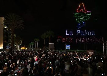 La Palma adelanta la magia: Riadas de gente en Los Llanos y Santa Cruz dan la bienvenida a una Navidad que «ya brilla»