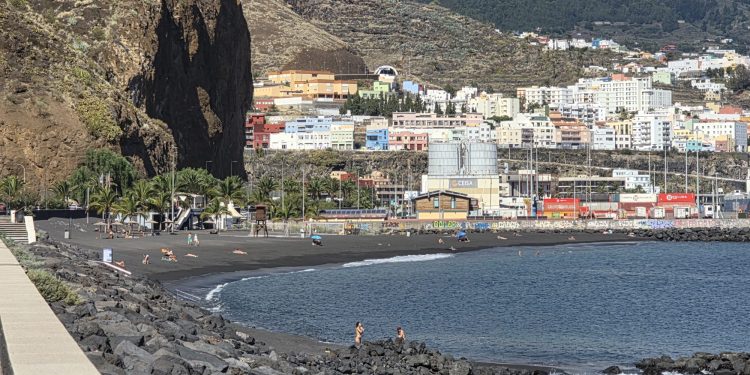 Rescatan a tres personas en apuros en la Playa de Bajamar (Breña Alta)