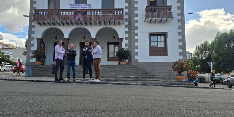Adiós a los baches en el acceso sur: El Cabildo renueva el asfalto de Tazacorte y La Laguna con 400.000 euros