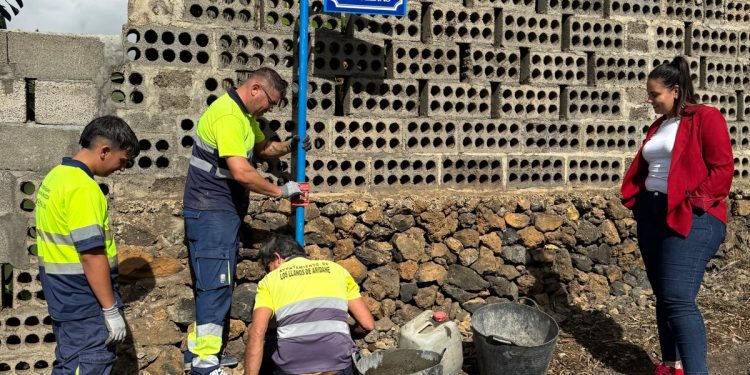 Adiós a las calles «anónimas»: Los Llanos renueva la señalética en una veintena de vías para evitar despistes a emergencias y repartidores