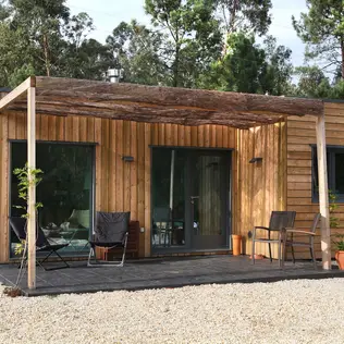 Nueva Canarias propone un plan de «vivienda rotativa» con casas modulares de madera para jóvenes en Santa Cruz de La Palma