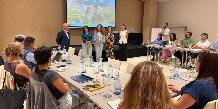 Oportunidad de empleo: El Gobierno de Canarias convoca las pruebas para ser Guía de Turismo oficial