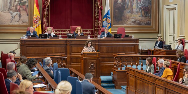 Canarias presenta un presupuesto ‘récord’ de 12.500 millones para 2026: Más gasto social y rebajas fiscales para comprar vivienda