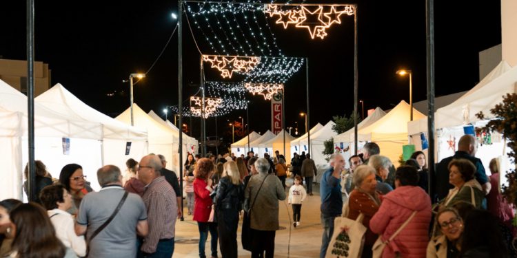 Puntallana arranca su Navidad: Concurso de Tarjetas y el Encendido Infantil dan paso a la Feria de Artesanía