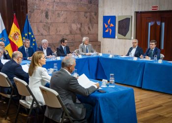 Clavijo pide un frente común para exigir a Sánchez el 60% del IRPF y la nueva rebaja del 50% en la Seguridad Social para La Palma
