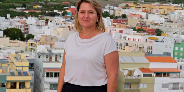 Vanoostende (PSOE) carga contra la «política de escenario» de CC y denuncia el impago de dos anualidades a los agricultores