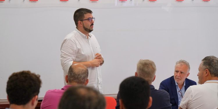 Perdomo (PSOE) defiende que «el Gobierno cumple» y reta al PP a no bloquear las ayudas en el Congreso: «Por una vez, pónganse a favor de La Palma»
