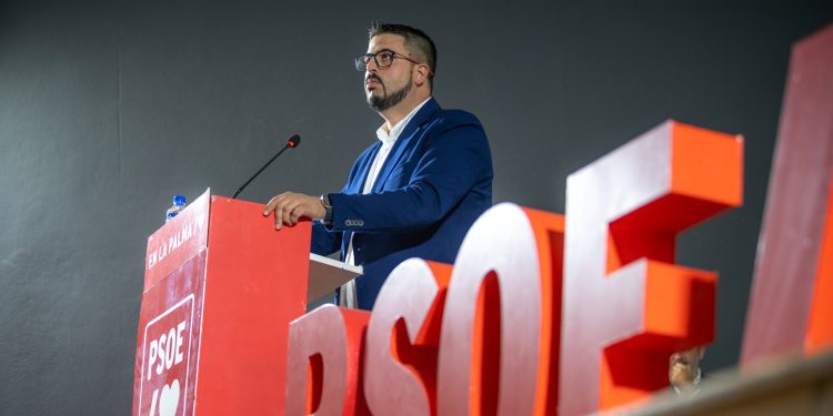Perdomo (PSOE) acusa a CC de activar la «maquinaria del fango» y tacha al PP de ser «el peor aliado de La Palma»