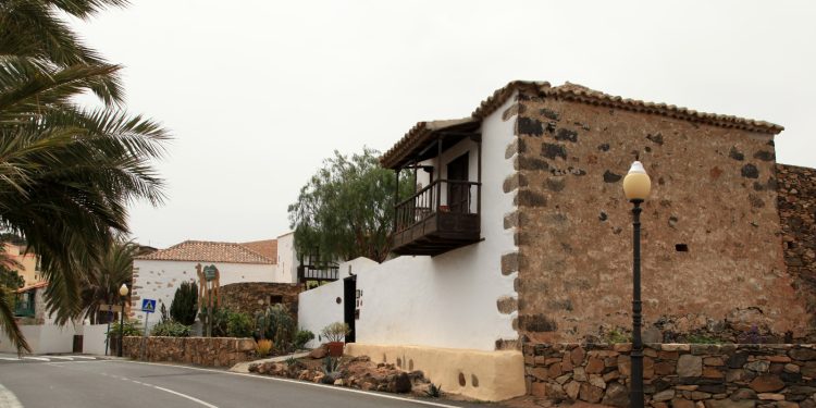 Oxígeno para el mundo rural: Canarias inyecta 5 millones en 43 municipios para rehabilitar viviendas y frenar el éxodo