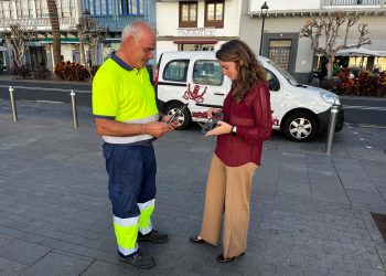 Santa Cruz de La Palma declara la guerra a los excrementos caninos en sus jardines con una nueva campaña