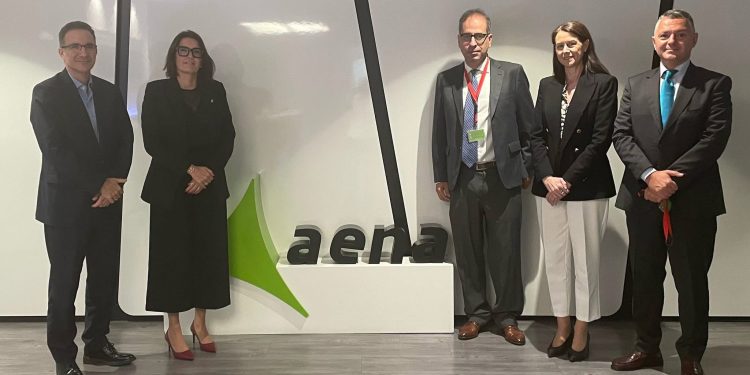 Aena y el Comisionado acuerdan prorrogar un año más la exención de tasas aéreas para blindar la recuperación turística de La Palma