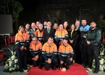 Los Llanos honra su «corazón social» en Las Manchas: Homenaje masivo a vecinos, ONG y a Protección Civil en el Día del Municipio