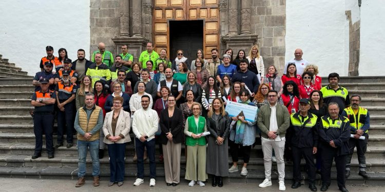 La Calle Real, escaparate del altruismo: Santa Cruz de La Palma visibiliza la fuerza de su tejido solidario