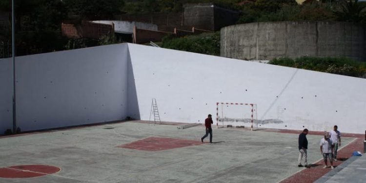 Santa Cruz de La Palma inicia las obras para techar las canchas de Velhoco y Mirca con una inversión superior al millón de euros