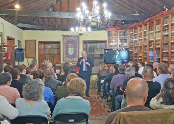 Lleno en la Cosmológica para escuchar al Dr. Cabrera: El psiquiatra forense desgranó las claves científicas de la conducta humana y «el mal»